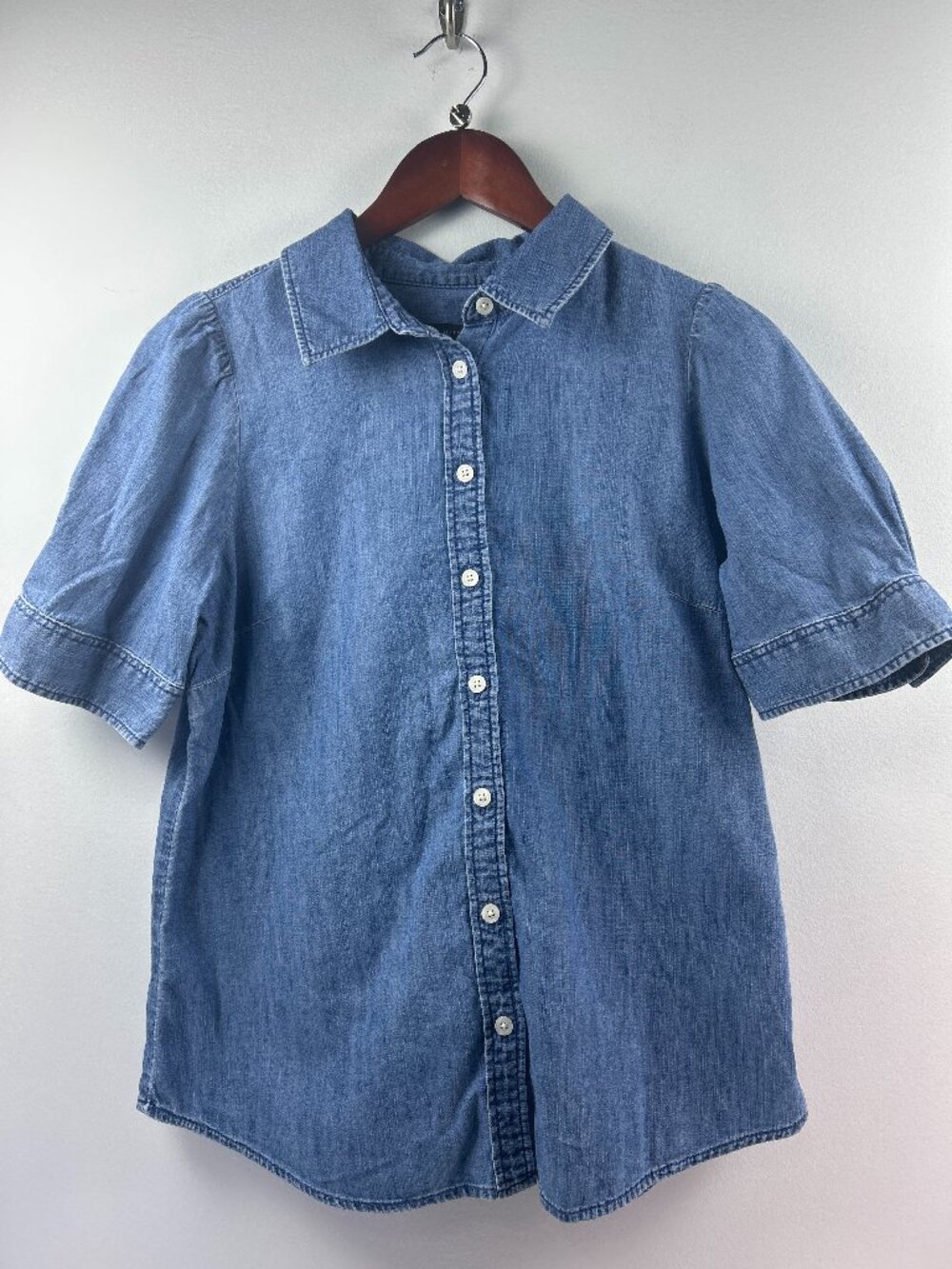 Talbots Chambray Button Down Shirt Size M Blue Denim Long Sleeve